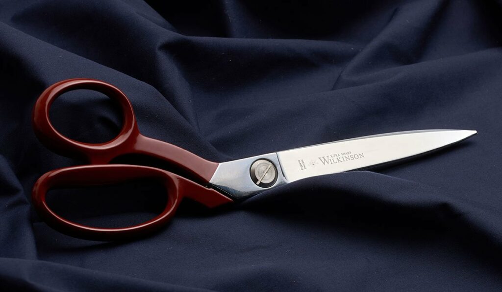 Left handed scissors