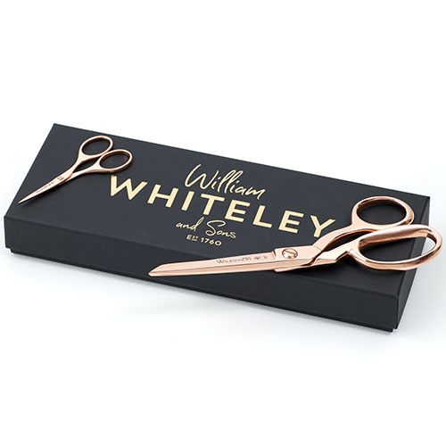 Wilkinson Rose Gold Sewing Kit in full view with the box including including 8″ Rose Gold Sidebents and Rose Gold Embroidery Scissors.