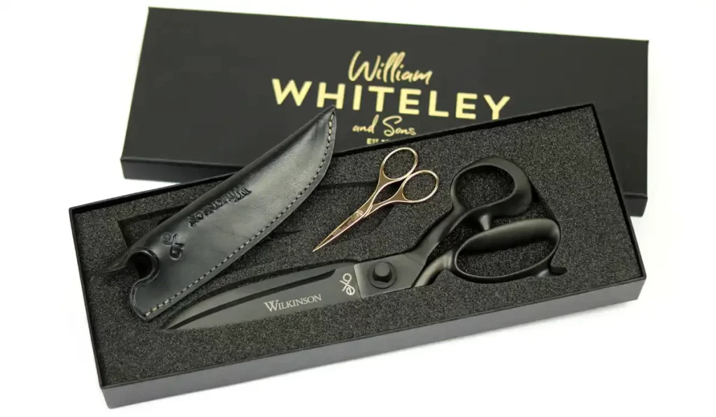 EXO Black Shear Gift Set with Black Sheath and Gold plated Embroidery Scissor