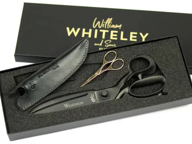 EXO Black Shear Gift Set with Black Sheath and Gold plated Embroidery Scissor